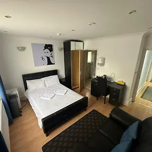 3 Luxury En-suite Bedrooms Habitación en casa particular